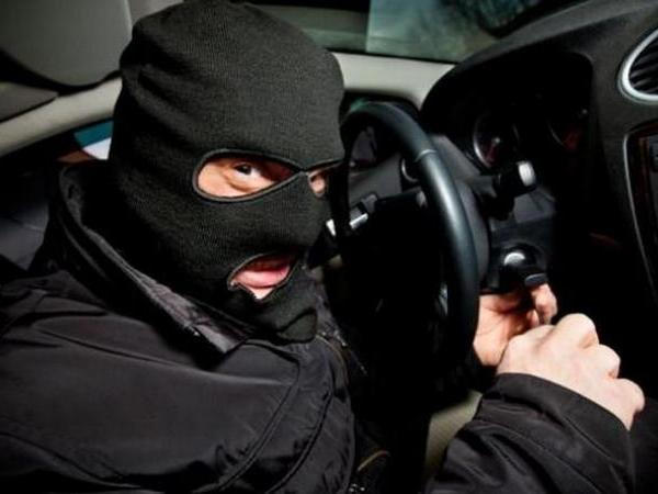 В Кременчуге полиция задержала парня при попытке угона авто