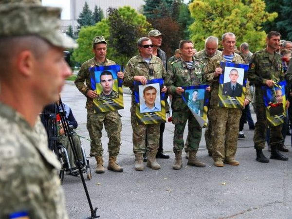В Кременчуге почтили память погибших под Иловайском