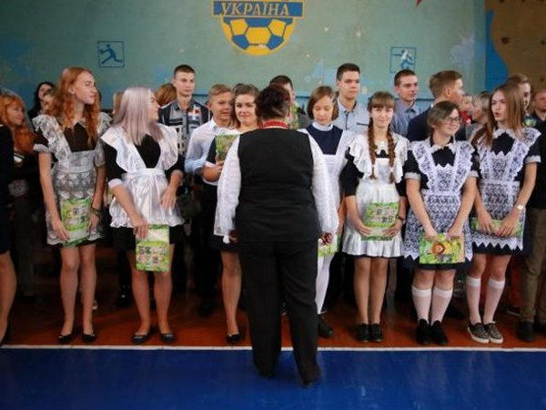Несмотря на дождь в Кременчуге состоялся праздник Первого звонка