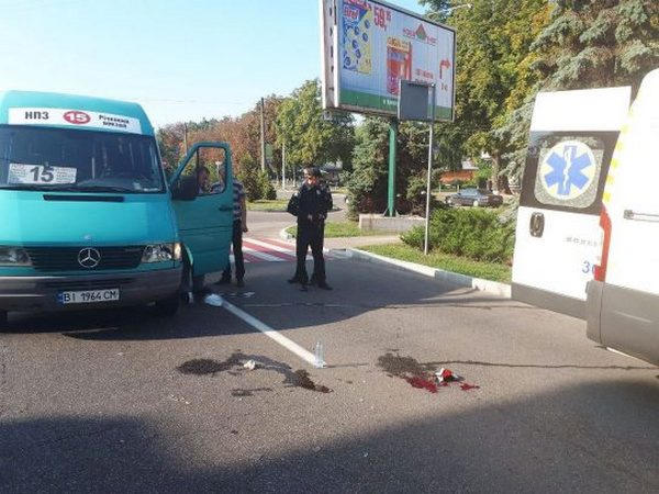 В Кременчуге бабушка попала под колеса маршрутки
