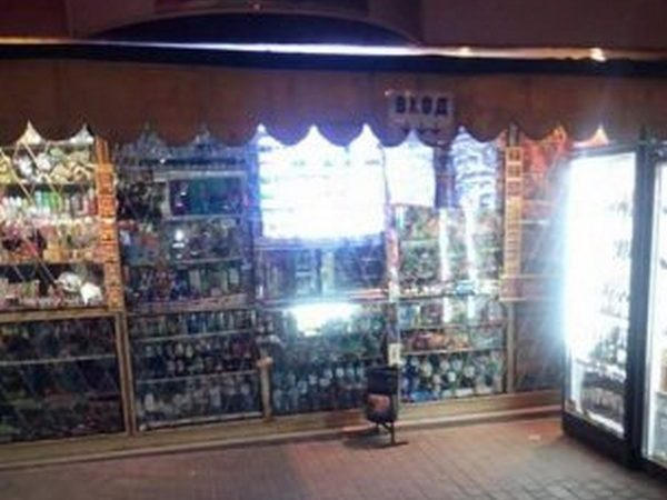 Активисты нашли место в Кременчуге, где несовершеннолетним отпускают алкоголь и сигареты