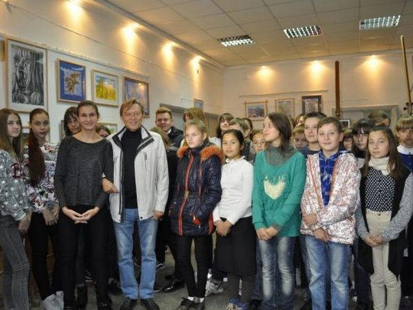 Юным кременчугским художникам презентовали специальное оборудование