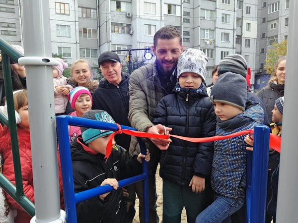 В Кременчуге появилась новая детская площадка