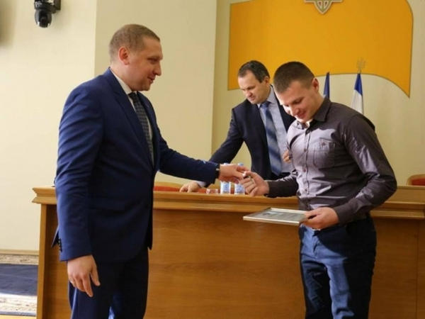 Еще двум участникам АТО вручили сертификаты на получение квартир в Кременчуге