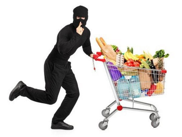 В Кременчуге злоумышленники вынесли из магазина продукты питания на сумму 3 100 гривен
