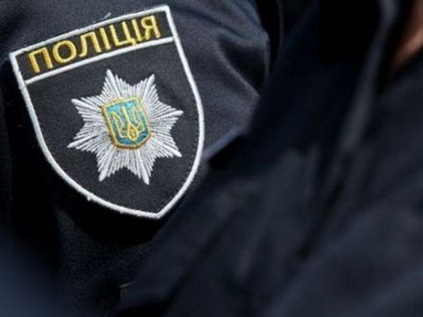 Кременчугские патрульные нашли в салоне автомобиля пистолет и наркотики