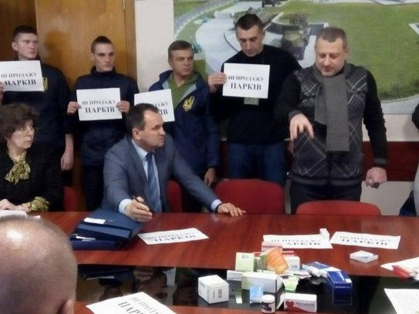 Кременчужане протестовали против продажи участка на бульваре Пушкина