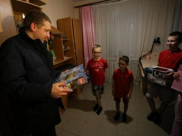 Помощники Святого Николая в Кременчуге поздравили детей погибших участников АТО