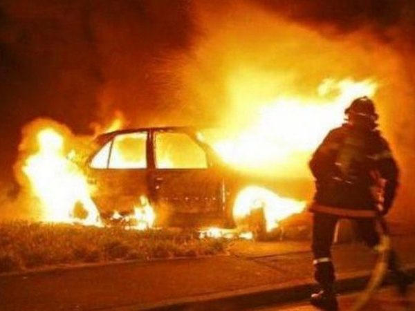 В Кременчуге подожгли автомобиль Toyota Camry
