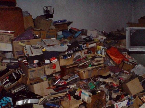 В Кременчуге мужчину привалило грудой мусора