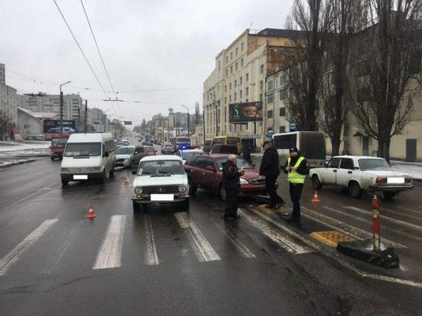 В Кременчуге на пешеходном переходе произошло ДТП