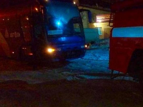 В Кременчуге на выезде из вокзала застрял автобус