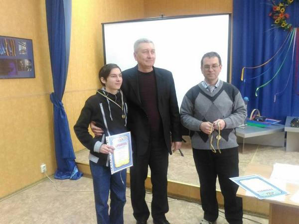 Кременчугский школьник разработал светодинамическую установку и домашний индикатор радиоактивности