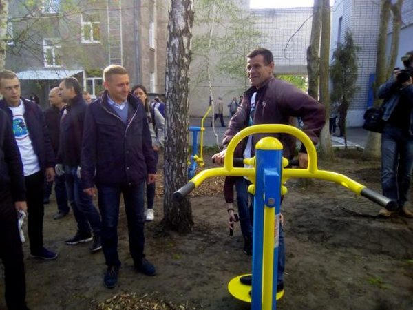 «Гранатовый субботник» в Кременчуге начался с открытия спортивной площадки в военном госпитале