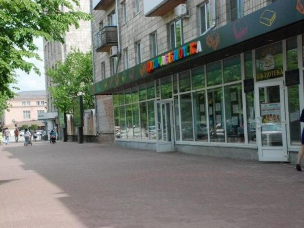 В Кременчуге ведутся масштабные работы по ремонту городских тротуаров