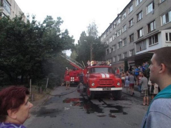 В результате пожара спасателям пришлось эвакуировать жильцов дома по ул. О. Кошевого