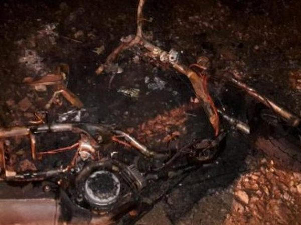 В Кременчуге по среди улицы дотла сгорел мопед