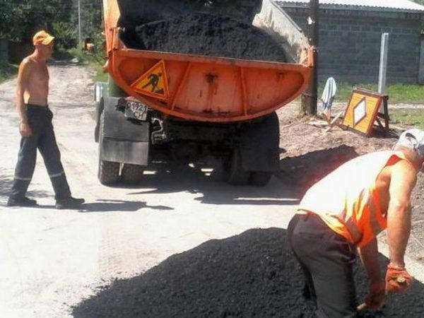 Кременчугские дорожники работают в Малой Кохновке и на Лашках