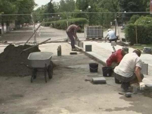 В Кременчуге начался ремонт тротуара на улице Соборной В Кременчуге начался ремонт тротуара на улице Соборной