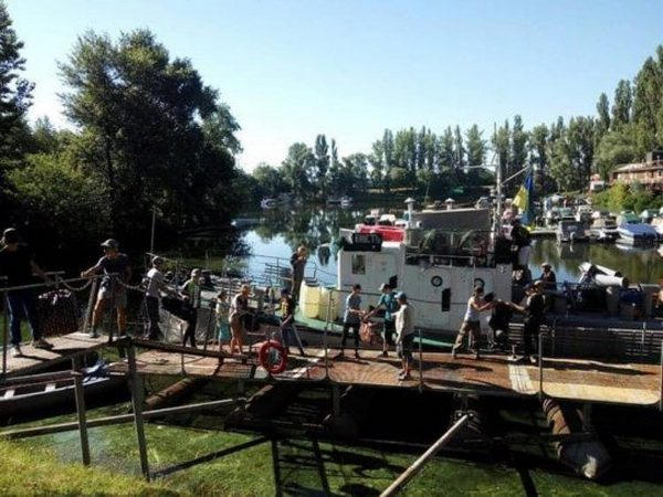 В Кременчуге 100 подрастающих юнг покоряли Днепр В Кременчуге 100 подрастающих юнг покоряли Днепр
