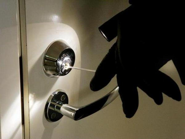 В Кременчуге неизвестные обокрали два офиса и две квартиры