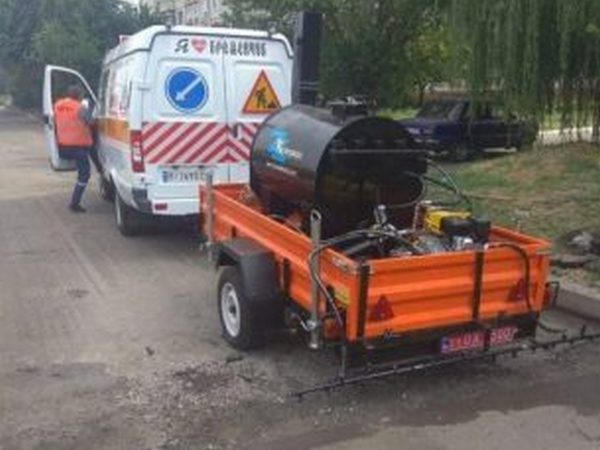 Кременчугские дорожники ввели в эксплуатацию новый обрацез малой коммунальной техники Кременчугские дорожники ввели в эксплуатацию новый обрацез малой коммунальной техники