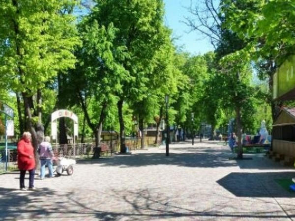 В Кременчуге 17-летний парень выпал из аттракциона