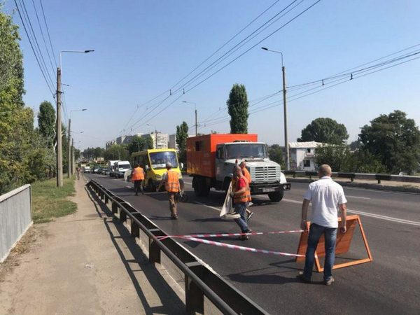 В Кременчуге киевские эксперты проверяют состояние пивзаводовского путепровода