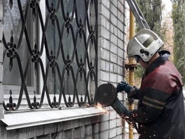 В Кременчуге сотрудники ГСЧС спасали больную пенсионерку