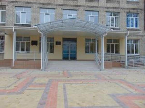 Главный вход КУВК №19 обновили и отремонтировали