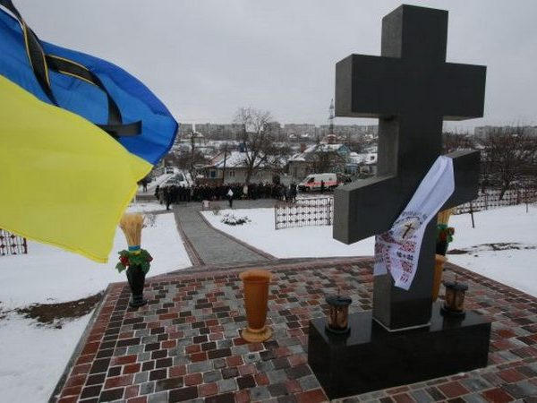 Кременчужан призывают зажечь свечу памяти