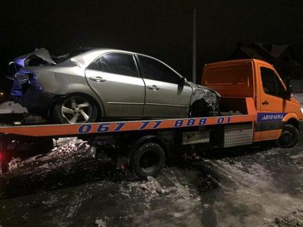 В Кременчуге пьяный водитель, убегая от полиции, врезался в столб