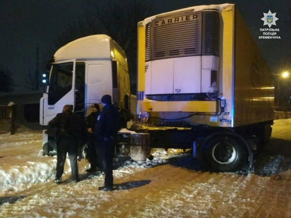 В Кременчуге патрульные поймали пьяного водителя фуры В Кременчуге патрульные поймали пьяного водителя фуры