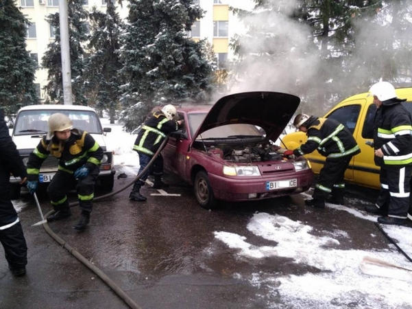 В Кременчуге горел автомобиль
