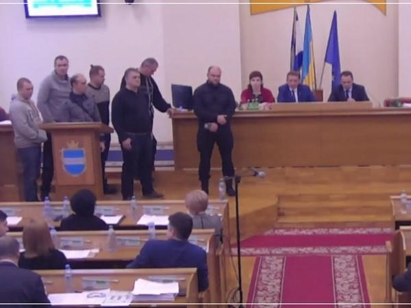 Оксану Поддубную выгнали с сессии Кременчугского горсовета