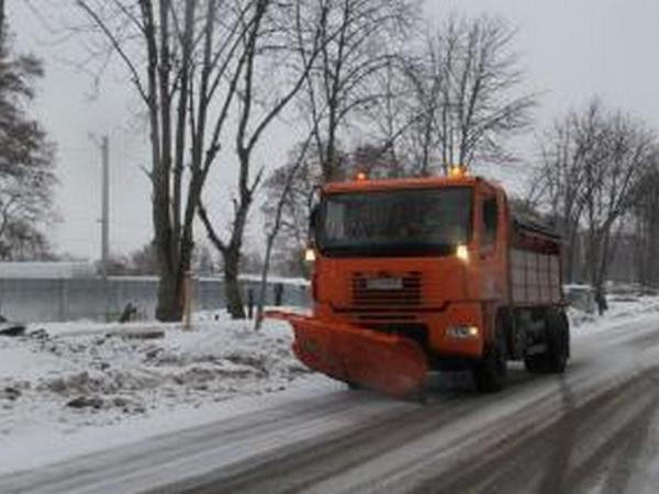 Кременчугские коммунальщики продолжают борьбу со стихией