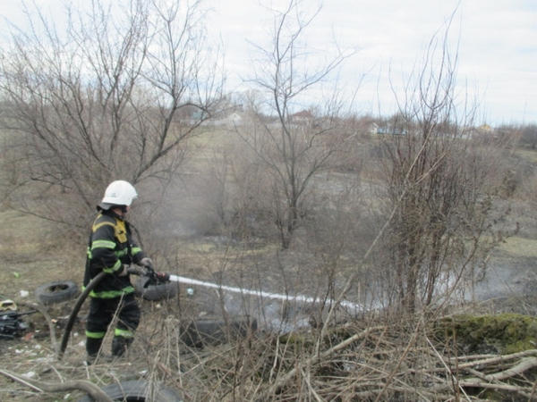 Кремечугские пожарники тушили сухую траву