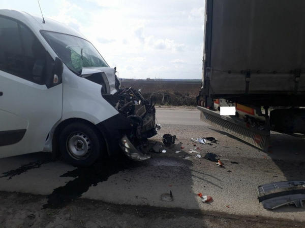 Под Кременчугом столкнулись грузовик и микроавтобус
