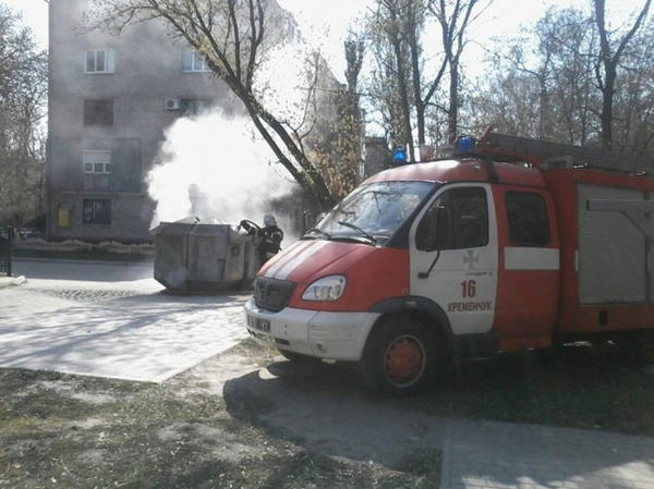 Кременчужан напугали взрывы отходов в мусорном контейнере