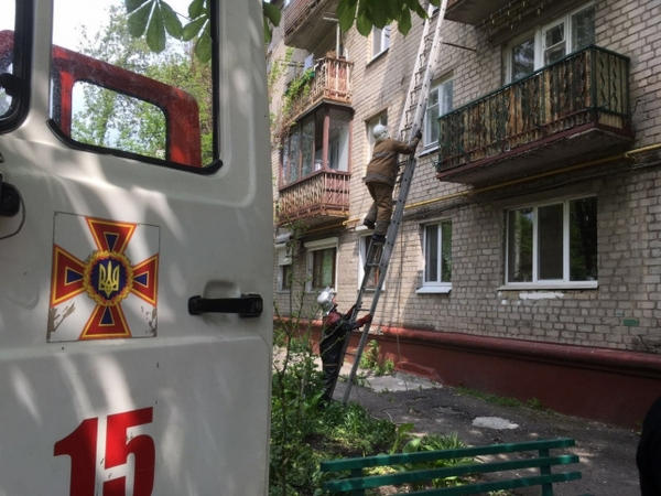 Кременчугские спасатели обнаружили в закрытой квартире труп мужчины