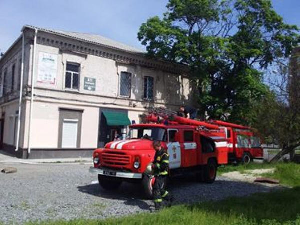Кременчугские пожарные тушили офисное здание