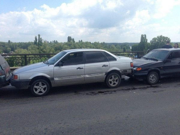 В Кременчуге на Крюковском мосту столкнулись 4 автомобиля