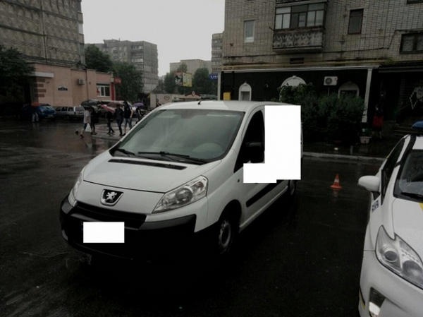 В Кременчуге «Peugeot» травмировал пенсионерку