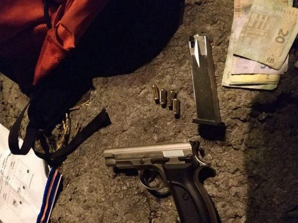 Кременчугская молодежь ночью стреляла из пистолета