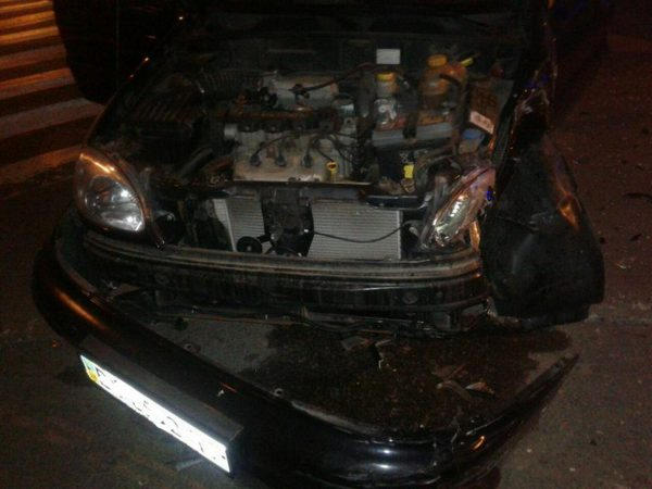 Ночью в Кременчуге столкнулись два автомобиля