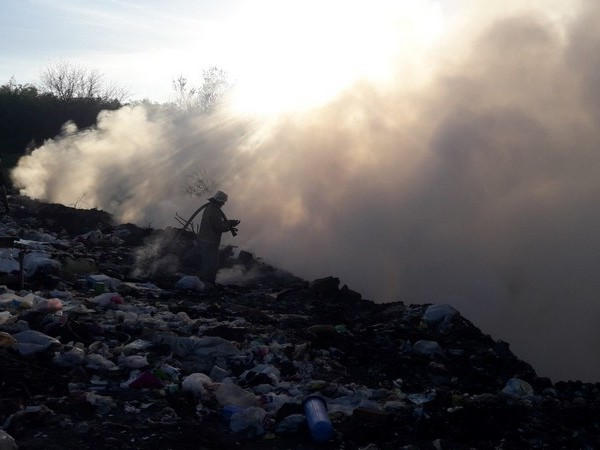 В Кременчугском районе загорелась свалка