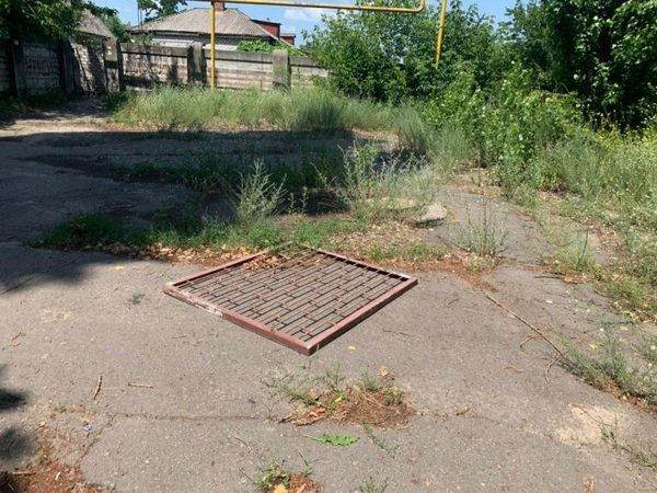 В Кременчуге злоумышленники украли решетку с завода
