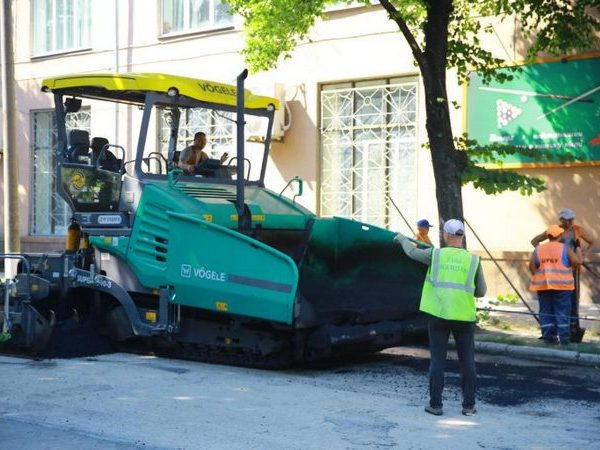 Кременчугские дорожники приступили к ремонту на ул. Лейтенанта Покладова
