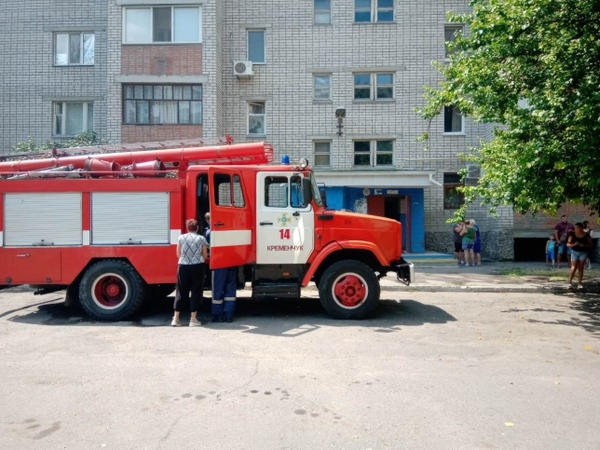 В Кременчуге женщина закрылась в квартире и угрожала подорвать дом