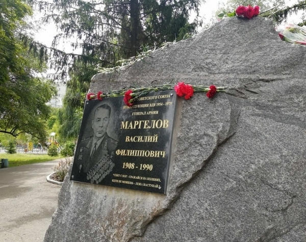 В Кременчуге по-старинке отметили День десантника